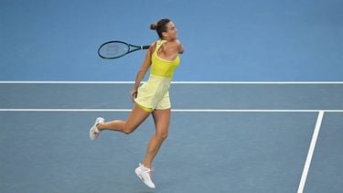 epa11819652 Aryna Sabalenka of Belarus in action during the Women's Singles first round match against Sloane Stephens of USA at the Australian Open Grand Slam tennis tournament in Melbourne, Australia, 12 January 2025.  EPA/LUKAS COCH  AUSTRALIA AND NEW ZEALAND OUT