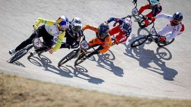 ARNHEM - Judy Baauw (m) in actie tijdens de vierde wedstrijd om de wereldbeker BMX. ANP ROBIN VAN LONKHUIJSEN