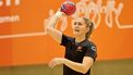 ARNHEM - Handbalster Estavana Polman tijdens een training van de Nederlandse handbalsters voorafgaand aan het WK dat in Nederland en Duitsland wordt gehouden. ANP BART STOUTJESDIJK