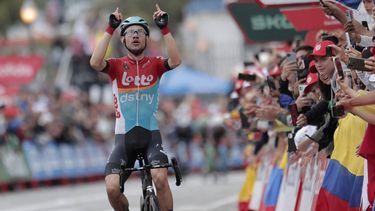 2023-08-27 00:00:00 epa10823716 Danish rider Andreas Kron of Lotto Dstny wins the second stage of the Vuelta a Espana cycling race, over 182 km from Mataro to Barcelona, Spain, 27 August 2023.  EPA/Manuel Bruque