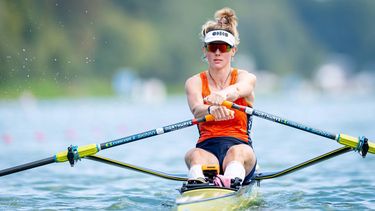 AMSTERDAM - Karolien Florijn in actie tijdens de heats op het onderdeel skiff op de derde dag van de wereldkampioenschappen roeien op de Bosbaan in het Amsterdamse Bos. IRIS VAN DEN BROEK / ANP