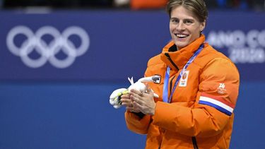 Gold medallist Netherlands' Jens van 't Wout celebrates on the podium of the short track speed skating men's 1500m final during the Milano Cortina 2026 Winter Olympic Games at Milano Ice Skating Arena in Milan on February 14, 2026. 
WANG Zhao / AFP