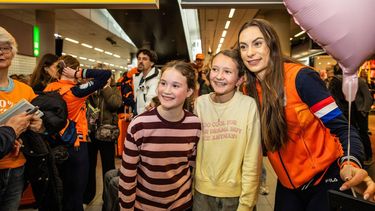 SCHIPHOL - Femke Kok op luchthaven Schiphol na de Olympische Winterspelen van Milaan en Cortina. DINGENA MOL / ANP