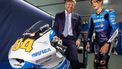 ASSEN - Koning Willem-Alexander in gesprek met rijder Zonta van den Goorbergh (NED) op zijn Kalex van de Moto2-klasse op het TT-circuit. Dit jaar is het honderd jaar geleden dat de eerste TT in Drenthe werd verreden. ANP POOL VINCENT JANNINK
