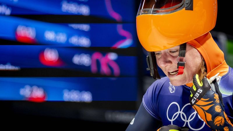 CORTINA D'AMPEZZO - Skeletonster Kimberley Bos tijdens de derde heat van het skeleton in het Cortina Sliding Centre. IRIS VAN DEN BROEK / ANP
