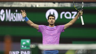 epa11225090 Carlos Alcaraz of Spain reacts after winning match point against Jannik Sinner of Itay during the men’s semifinal match at the BNP Paribas Open in Indian Wells, California, USA, 16 March 2024.  EPA/JOHN G. MABANGLO