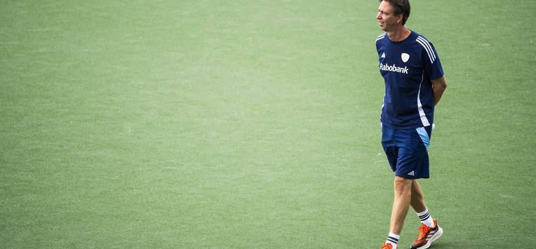 AMSTELVEEN - Bondscoach van de Nederlandse hockeysters Raoul Ehren tijdens een training in het Wagener Stadion in aanloop naar het EK Hockey 2025 in het Duitse Mönchengladbach. ANP FREEK VAN DEN BERGH