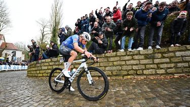 Netherlands' Mathieu van der Poel of Alpecin-Premier Tech rides on the Kapelmuur in Geraardsbergen during the 81st edition of the men's one-day cycling race Omloop Het Nieuwsblad (UCI World Tour), the opening race of the Flemish one-day classics season, 207,6 km from Gent to Ninove on February 28, 2026.  
DAVID PINTENS / Belga / AFP