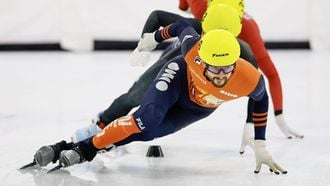 HEERENVEEN - Itzhak de Laat tijdens de heats 500 meter op de Dutch Open Shorttrack in IJsstadion Thialf. De nationale shorttracktop strijdt in deze eerste internationale krachtmeting om te bepalen welke rijders Nederland gaan vertegenwoordigen bij de eerste twee ISU World Tour-wedstrijden. ANP VINCENT JANNINK