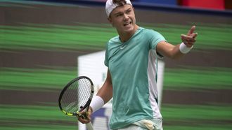 2023-10-06 15:06:35 epa10903076 Holger Rune of Denmark gestures as he plays against Brandon Nakashima of USA during their match at the Shanghai Masters tennis tournament, Shanghai, China, 06 October 2023.  EPA/ANDRES MARTINEZ CASARES