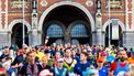 AMSTERDAM - Hardlopers tijdens de TCS Amsterdam Marathon 2023. Aan de Marathon van Amsterdam doen een recordaantal van 47.000 lopers mee. ANP IRIS VAN DEN BROEK