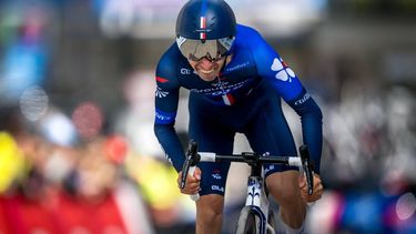Groupama-FDJ team's French rider Lenny Martinez cycles during the prologue of the Tour of Romandie UCI cycling World tour, a 2.28 km time trial from Payerne to Payerne, on April 23, 2024. 
Fabrice COFFRINI / AFP