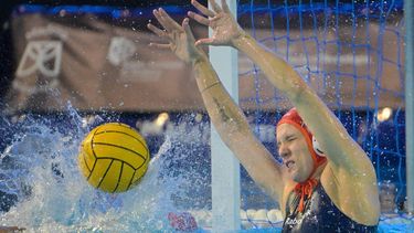 epa12695236 Netherlands goalkeeper Laura Aarts in action during the Women's European Water Polo Championships match between Hungary and Netherlands, in Funchal, Portugal, 31 January 2026.  EPA/Zsolt Szigetvary HUNGARY OUT