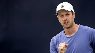 ROSMALEN - Botic van de Zandschulp (NED) in actie tegen Mackenzie McDonald (USA) op de vierde dag van het Libema Open tennis toernooi in Rosmalen. ANP SANDER KONING