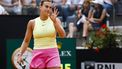 epa11341957 Aryna Sabalenka of Belarus reacts during her women's singles quarter final round match against  Jelena Ostapenko of Latvia at the Italian Open tennis tournament in Rome, Italy, 15 May 2024.  EPA/FABIO FRUSTACI