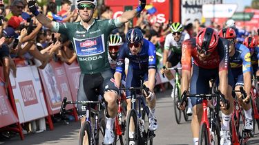 2023-08-30 17:40:01 Team Alpecin's Australian rider Kaden Groves (L) celebrates as he crosses the finish line in first place followed by Team Ineos' Italian rider Filippo Ganna (R) after the fifth stage of the 2023 La Vuelta cycling tour of Spain, a 186,2 km race from Morella to Burriana, on August 30, 2023. 
JOSE JORDAN / AFP