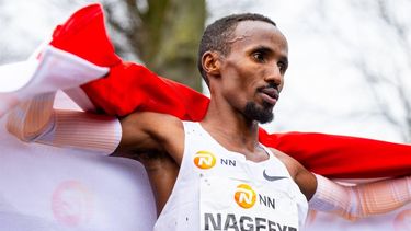 DEN HAAG - De Nederlandse atleet Abdi Nageeye wint de 48e editie van de City Pier City Loop met een Nederlands record. ANP IRIS VAN DEN BROEK
