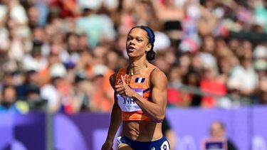 Netherlands' Tasa Jiya competes in the women's 200m heat of the athletics event at the Paris 2024 Olympic Games at Stade de France in Saint-Denis, north of Paris, on August 4, 2024. 
Martin  BERNETTI / AFP