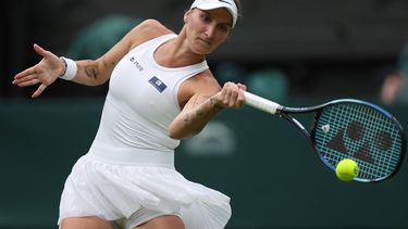 2023-07-13 14:23:46 epa10743571 Marketa Vondrousova of Czech Republic in action during her Women's Singles semi-final match against Elena Svitolina of Ukraine at the Wimbledon Championships, Wimbledon, Britain, 13 July 2023.  EPA/ISABEL INFANTES    EDITORIAL USE ONLY  EDITORIAL USE ONLY