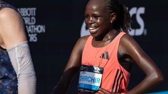 epa13199430 Peres Jepchirchir of Kenya celebrates after winning the women's 2026 Sydney Marathon in Sydney, Australia, 30 August 2026.  EPA/NADIR KINANI AUSTRALIA AND NEW ZEALAND OUT  EDITORIAL USE ONLY