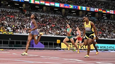 US' athlete Melissa Jefferson-Wooden (L) crosses the finish as she competes in the women's 100m semi-final during the World Athletics Championships in Tokyo on September 14, 2025. 
Jewel SAMAD / AFP
