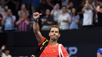 epa11058915 Rafael Nadal of Spain cheers to the crowd as he leaves the court after losing his quarter-final match against Jordan Thompson of Australia at the 2024 Brisbane International tennis tournament in Brisbane, Australia, 05 January 2024.  EPA/JONO SEARLE AUSTRALIA AND NEW ZEALAND OUT     EDITORIAL USE ONLY  EDITORIAL USE ONLY