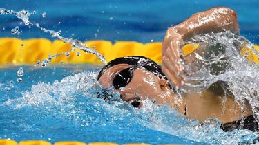 epa11768775 Summer McIntosh of Canada competes in the final of the women's 400m freestyle at the World Aquatics Swimming Championships (25m) in Budapest, Hungary, 10 December 2024.  EPA/TIBOR ILLYES HUNGARY OUT