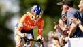 MONTREAL - Demi Vollering solo aan de leiding tijdens de wegwedstrijd bij de vrouwen op de wereldkampioenschappen wielrennen. ROBIN VAN LONKHUIJSEN / ANP