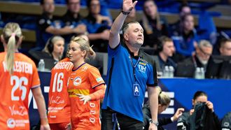 Netherlands' head coach Per Johansson gestures during the preliminary round Group H match between the Netherlands and Argentina of the IHF World Women's Handball Championship in Frederikshavn, Denmark on November 30, 2023. 
Henning Bagger / Ritzau Scanpix / AFP