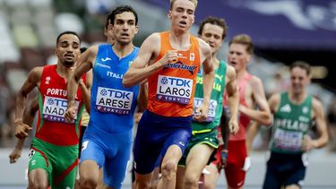 TOKIO - Niels Laros op het onderdeel 1500 meter tijdens de WK atletiek in het Japan National Stadium. ANP ROBIN VAN LONKHUIJSEN