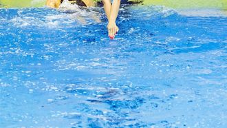 2023-07-30 11:26:54 FUKUOKA - Kira Toussaint en Tes Schouten in actie de 4 x 100 wissel vrouwen tijdens de achtste en tevens laatste dag van het WK Zwemmen in Japan. ANP KOEN VAN WEEL