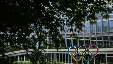 A picture taken on June 8, 2020 shows the Olympic rings logo at the entrance of the headquarters of the International Olympic Committee (IOC) in Lausanne amid the COVID-19 crisis, caused by the novel coronavirus. The International Olympic Committee (IOC) Executive Board will meet remotely by videoconference on June 10, 2020 to report on the Tokyo 2020 and Paris 2024 Olympics.
Fabrice COFFRINI / AFP