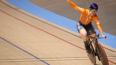 epa11898927 Dutch Hetty van de Wouw wins the Women's TT 1km Final at the UEC European Track Cycling Championships in Heusden-Zolder, Belgium, 15 February 2025.  EPA/OLIVIER MATTHYS