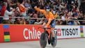 Netherlands' #166 Jeffrey Hoogland celebrates after winning the men's team sprint final during the 2025 UCI Track World Championships at the Peñalolen Velodrome, in Santiago, on October 22, 2025. 
Javier TORRES / AFP