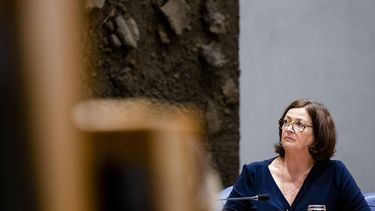 2023-09-28 14:22:13 DEN HAAG - Conny Helder, demissionair minister voor Langdurige Zorg en Sport, tijdens een debat in de Tweede Kamer over de toekomst van de ouderenzorg. Een bezuiniging van 225 miljoen euro op de ouderenzorg volgend jaar is door het ministerie van Volksgezondheid geschrapt. Een flink deel van de oppositie in de Tweede Kamer had daarop aangedrongen. ANP SEM VAN DER WAL