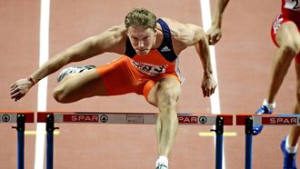 SPA-20050306-MADRID: Meerkamper Chiel Warners startte zondag tijdens de Europese Atletiek  Kampioenschappen Indoor in Madrid met een beste seizoentijd op de 60 meter horden. Warners won zijn serie  in 7,94 seconden. ANP FOTO/OLAF KRAAK,SPA-20050306-MADRID: Meerkamper Chiel Warners startte zondag tijdens de Europese Atletiek  Kampioenschappen Indoor in Madrid met een beste seizoentijd op de 60 meter horden. Warners won zijn serie  in 7,94 seconden. ANP FOTO/OLAF KRAAK