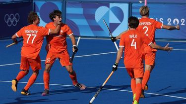 Netherlands' forward #51 Duco Telgenkamp celebrates scoring his team's first goal in the men's quarter-final field hockey match between Netherlands and Australia during the Paris 2024 Olympic Games at the Yves-du-Manoir Stadium in Colombes on August 4, 2024. 
Ahmad GHARABLI / AFP