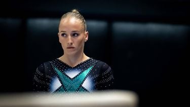 ROTTERDAM - Sanne Wevers tijdens de kwalificatiewedstrijd voor de EK turnen. De Europese kampioenschappen vinden plaats in de Kroatische hoofdstad Zagreb. IRIS VAN DEN BROEK / ANP