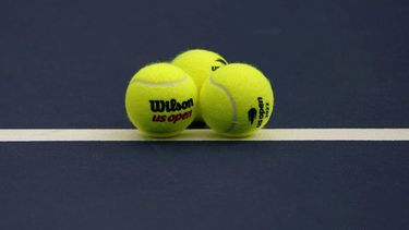 Tennis balls sit on the court during the first round of the 2022 US Open Tennis tournament at the USTA Billie Jean King National Tennis Center in New York, on August 29, 2022. 
TIMOTHY A. CLARY / AFP