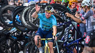 Britain's Mark Cavendish waves as other cyclists form a guard of honour to mark his retirement before the start of the third Tour de France Singapore Criterium race in Singapore on November 10, 2024. 39-year-old Cavendish, the record stage winner on the Tour with 35, competes in the final race of his storied career in Singapore.
Roslan RAHMAN / AFP