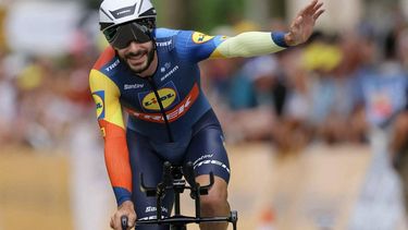 Lidl - Trek team's French rider Julien Bernard cycles past the finish line of the 7th stage of the 111th edition of the Tour de France cycling race, 25,3 km individual time trial between Nuits-Saint-Georges and Gevrey-Chambertin, on July 5, 2024. 
Thomas SAMSON / AFP