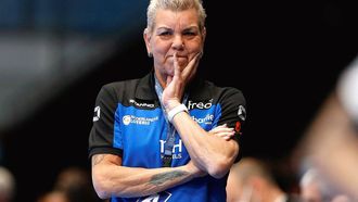 epa09619578 Netherlands' head coach Monique Tijsterman reacts during the preliminary round group D match between the Netherlands and Puerto Rico at the 2021 World Women's Handball Championship in Torrevieja, eastern Spain, 03 December 2021.  EPA/Manuel Lorenzo