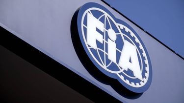 BARCELONA - Logo FIA (Fédération Internationale de l'Automobile) op het Circuit de Barcelona-Catalunya voorafgaand aan de Grand Prix van Spanje. ANP SANDER KONING