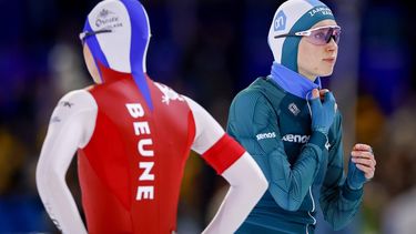 HEERENVEEN - Joy Beune en Merel Conijn in actie op de 5.000 meter voor vrouwen tijdens de slotdag van het NK afstanden in Thialf. Voor de Nederlandse rijders en rijdsters is dit toernooi een belangrijke tussenstop onderweg naar het WK afstanden in Hamar. ANP SEM VAN DER WAL