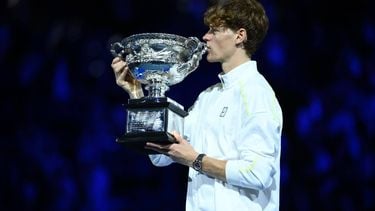 epa11854406 Jannik Sinner of Italy poses with the Norman Brookes Challenge Cup trophy after winning the Men's Singles final match against Alexander Zverev of Germany at the Australian Open Grand Slam tennis tournament in Melbourne, Australia, 26 January 2025.  EPA/JOEL CARRETT  AUSTRALIA AND NEW ZEALAND OUT
