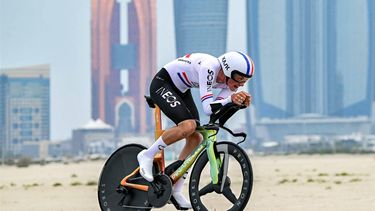 INEOS Grenadiers' British rider Joshua Tarling cycles during the second stage of the UAE Tour cycling race in al-Hudayriyat island in Abu Dhabi on February 18, 2025. 
Giuseppe CACACE / AFP