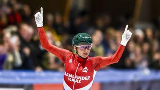 LEEUWARDEN - Schaatsster Irene Schouten juicht na het winnen tijdens de finale van de vrouwen op de marathon cup. Het is haar laatste wedstrijd omdat de 31-jarige drievoudig olympisch kampioene stopt met schaatsen. ANP VINCENT JANNINK