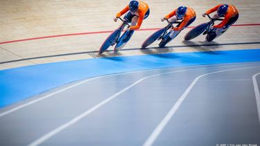 BALLERUP - Hetty van de Wouw, Kimberley Kalee en Steffie van der Peet  tijdens de kwalificatie team sprint op de eerste dag van het WK baanwielrennen in de Ballerup Super Arena. ANP IRIS VAN DEN BROEK