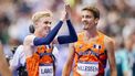 PARIJS - Nederlandse atleten Niels Laros en Stefan Nillessen na afloop van de finale op de 1500 meter tijdens de Olympische Spelen. ANP ROBIN VAN LONKHUIJSEN