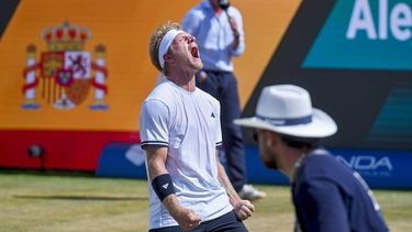 epa13069141 Alejandro Davidovich Fokina of Spain celebrates winning his Singles final match against Ethan Quinn of USA of the Mallorca Championships tennis tournament in Santa Ponsa, Majorca island, Spain, 27 Spain 2026.  EPA/MIQUEL A. BORRAS